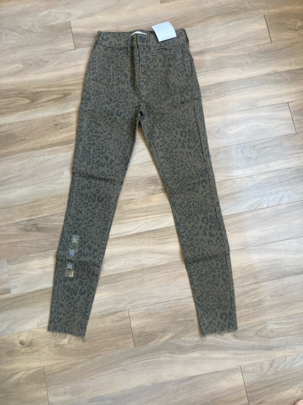 So high rise ankle jegging leopard print animal print raw hem size 0 junior
